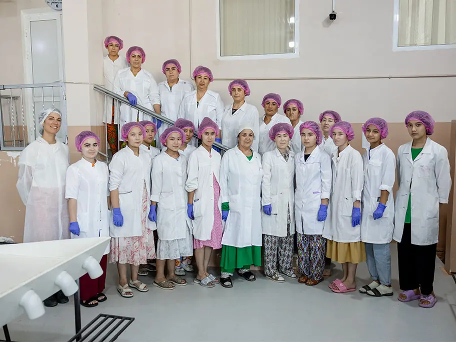 Team Vearbeitung bei Silk Road Organik Foods