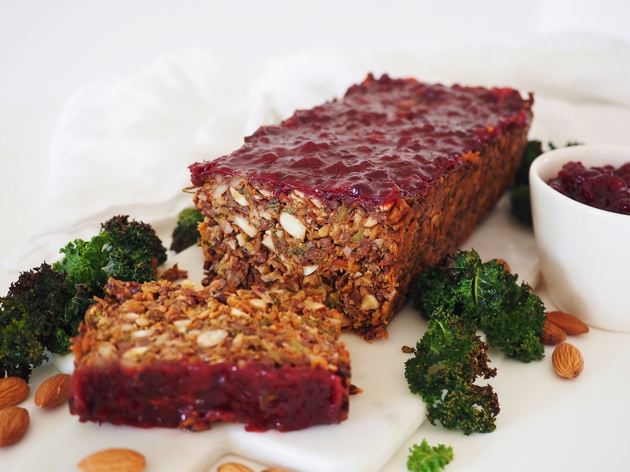 VEGANER HACKBRATEN | Pakka - Honestly, we are nuts