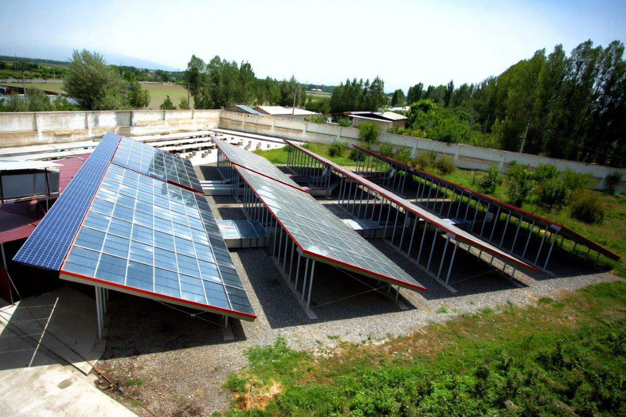 Solarflächen zur Lufterhitzung für die Trocknung, inkl. unterirdischem Steinspeicher